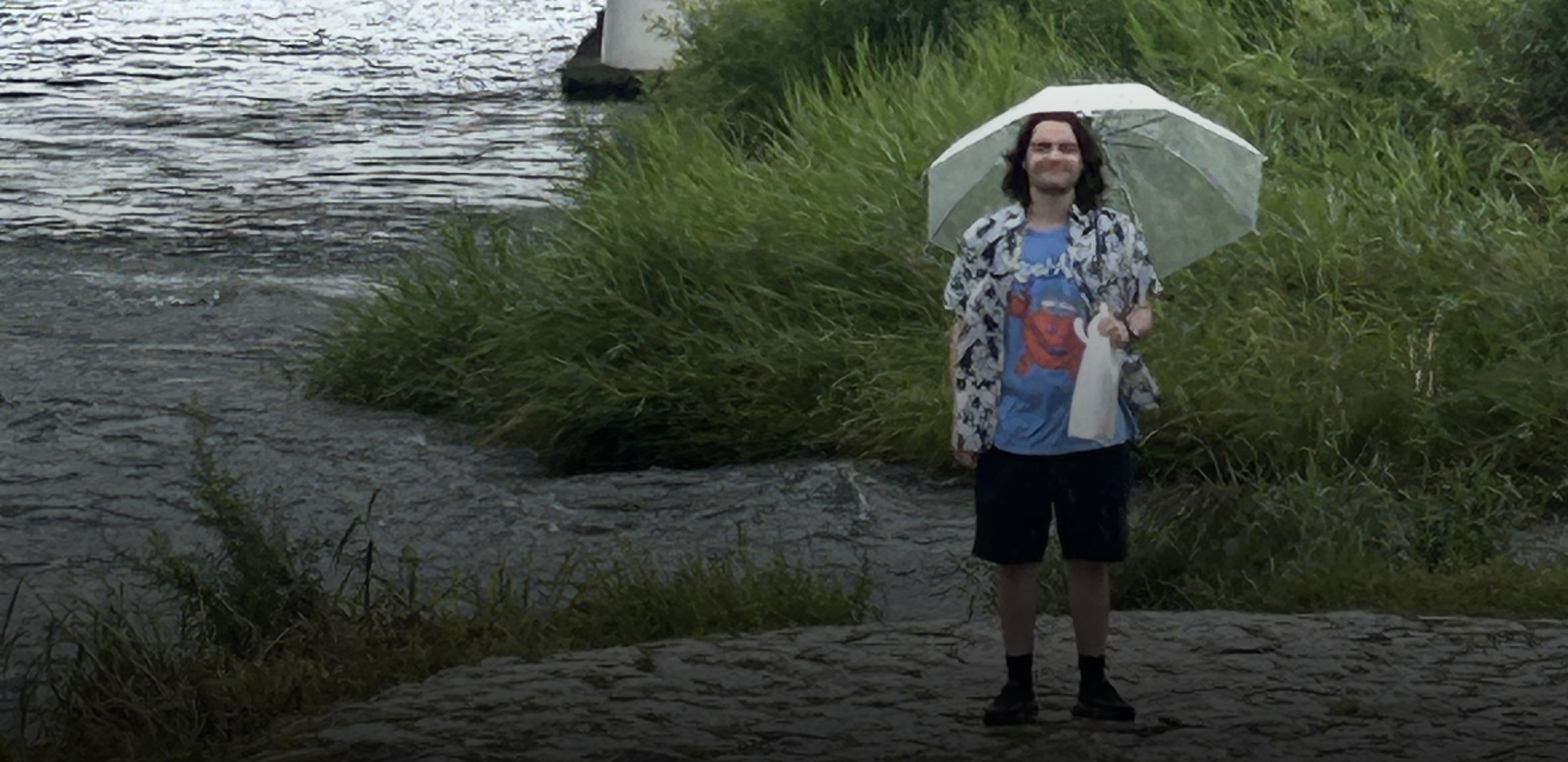Vincent Gaudet qui pose souriant dans un lieu soit disant iconique pour une de ses animations japonaises qu'il aime autant